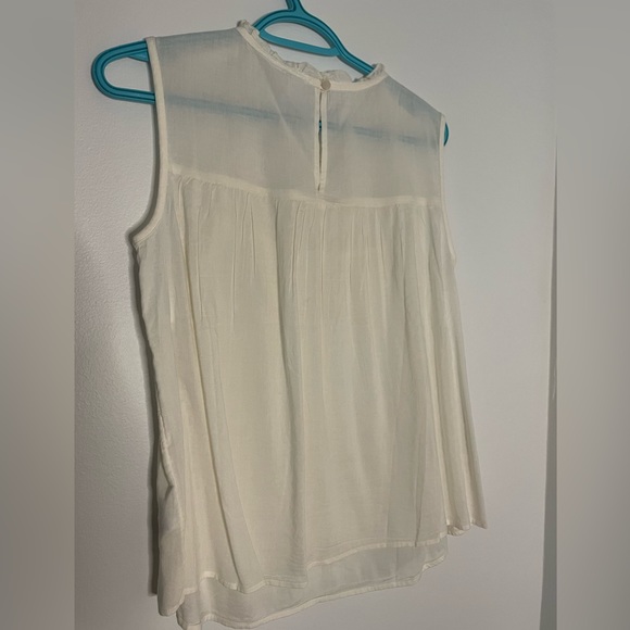 Lightweight Sleeveless Blouse - Picture 3 of 3